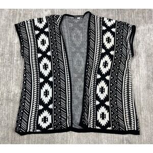 A Knitch Above Sweater Womens 1X Black White Aztec Open Front‎ Knit Cardigan